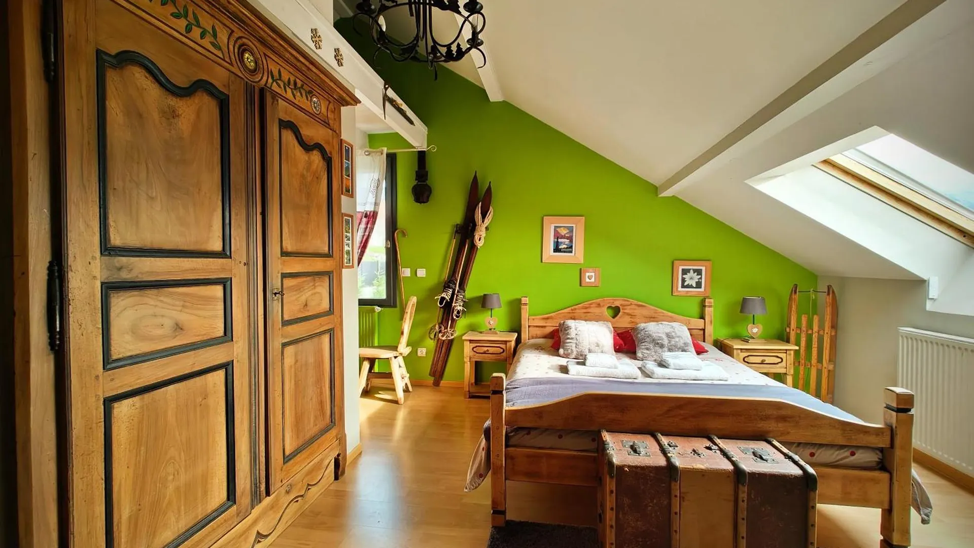 Le Belvedere : Chambres Et Table D'Hotes Montmélian Bed & Breakfast
